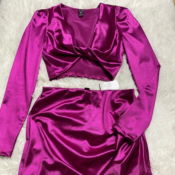 Two piece set - Picture 3 of 3